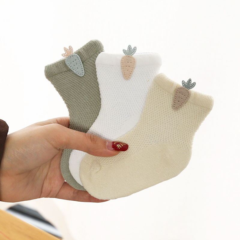 Dünne Babysocken aus Baumwolle