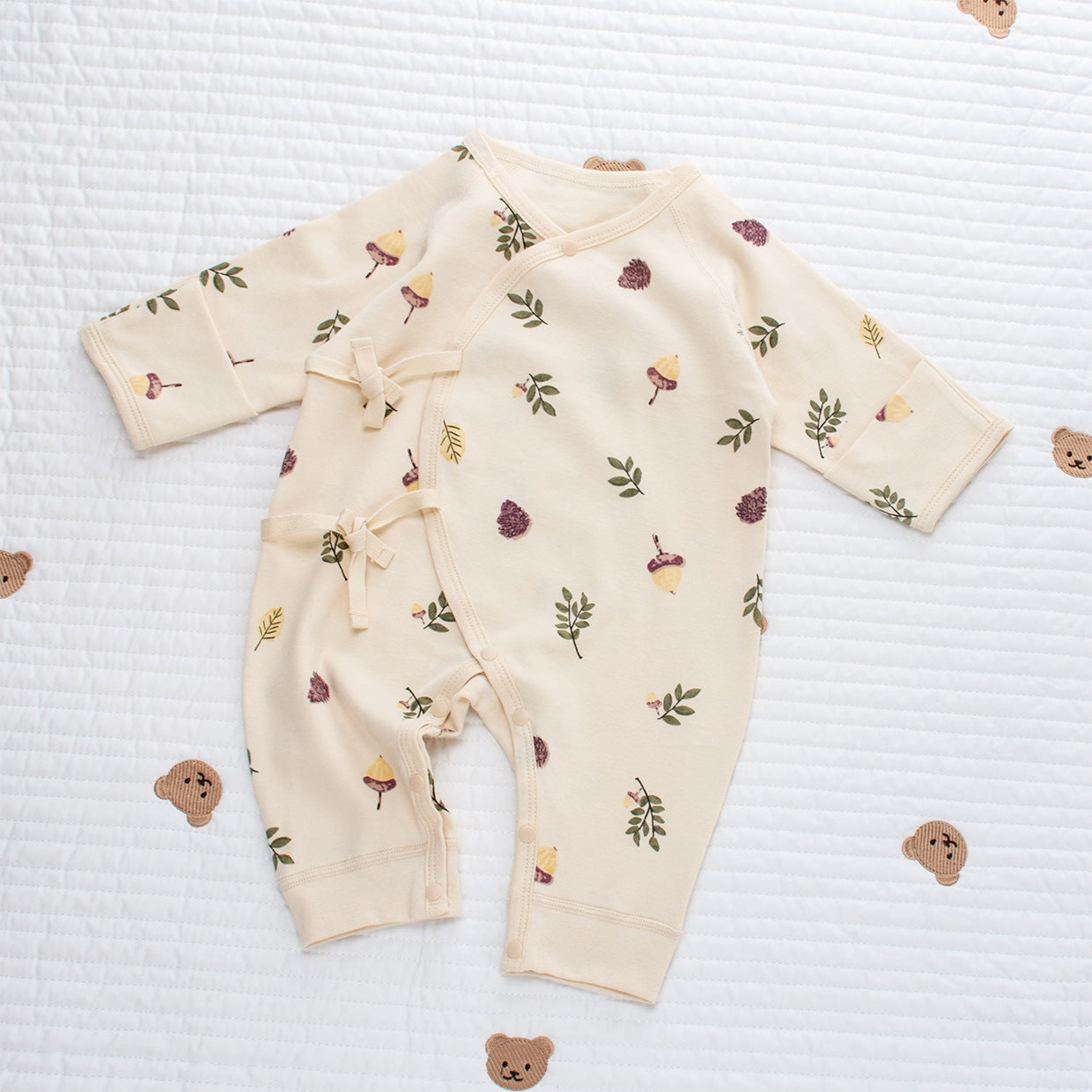 Baby-Jumpsuit aus Baumwolle mit Schnürung