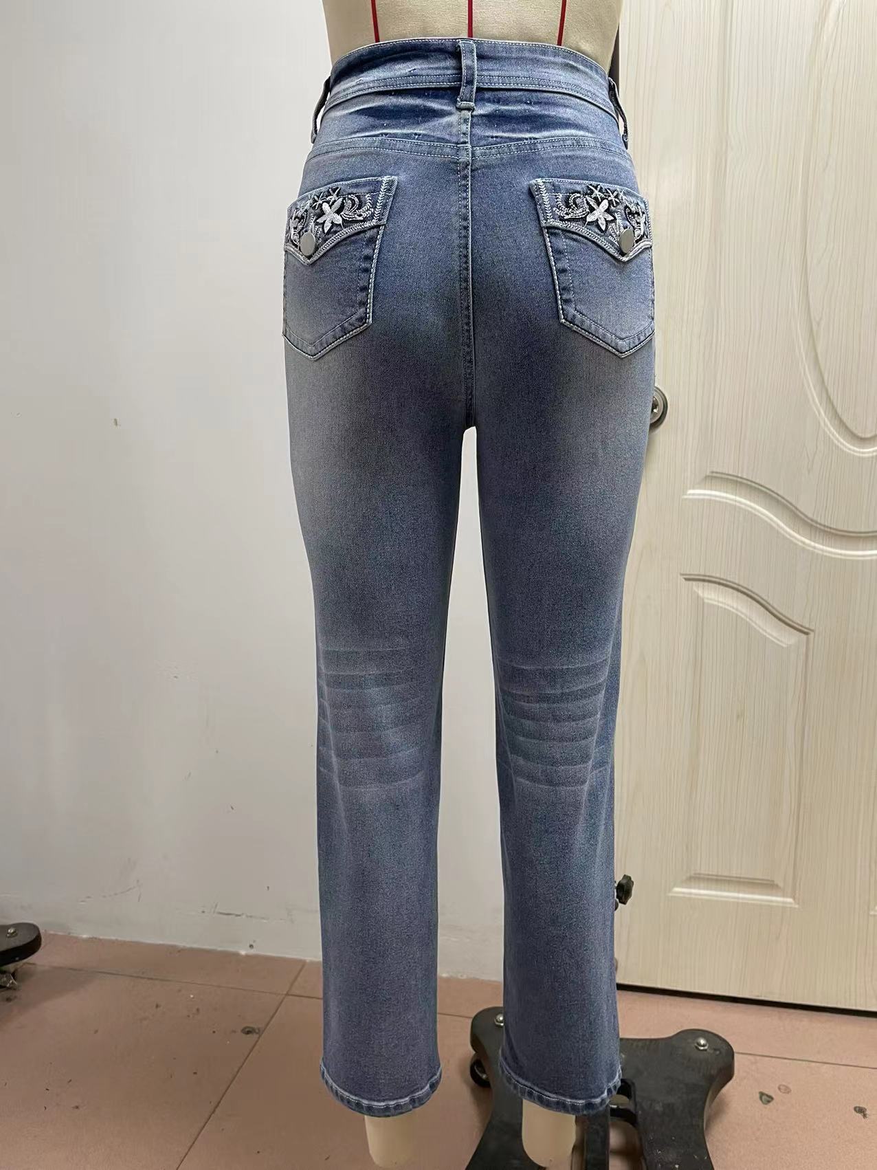 Slim Fit Stretch Damen Schlankheits-Jeans mit Stickereien, Röhrenhose